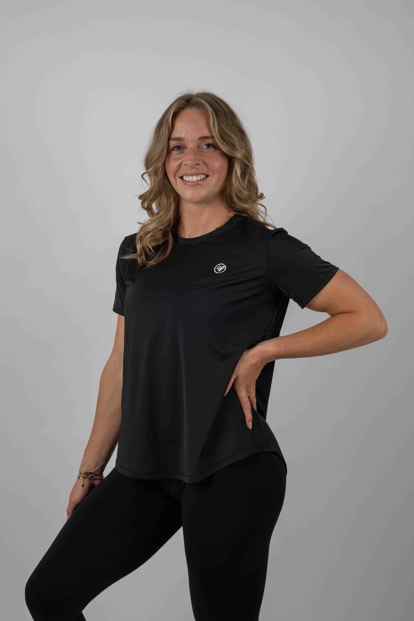 flow back training tee – black | women’s performance gym t-shirt | galvis sports