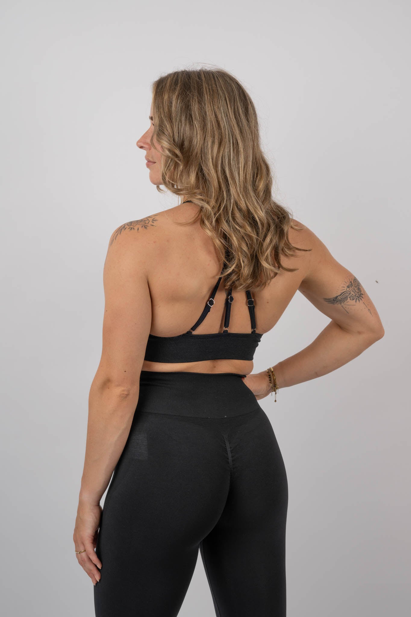 zwarte naadloze trainingsset | sculpting fitnessset voor dames | galvis sports