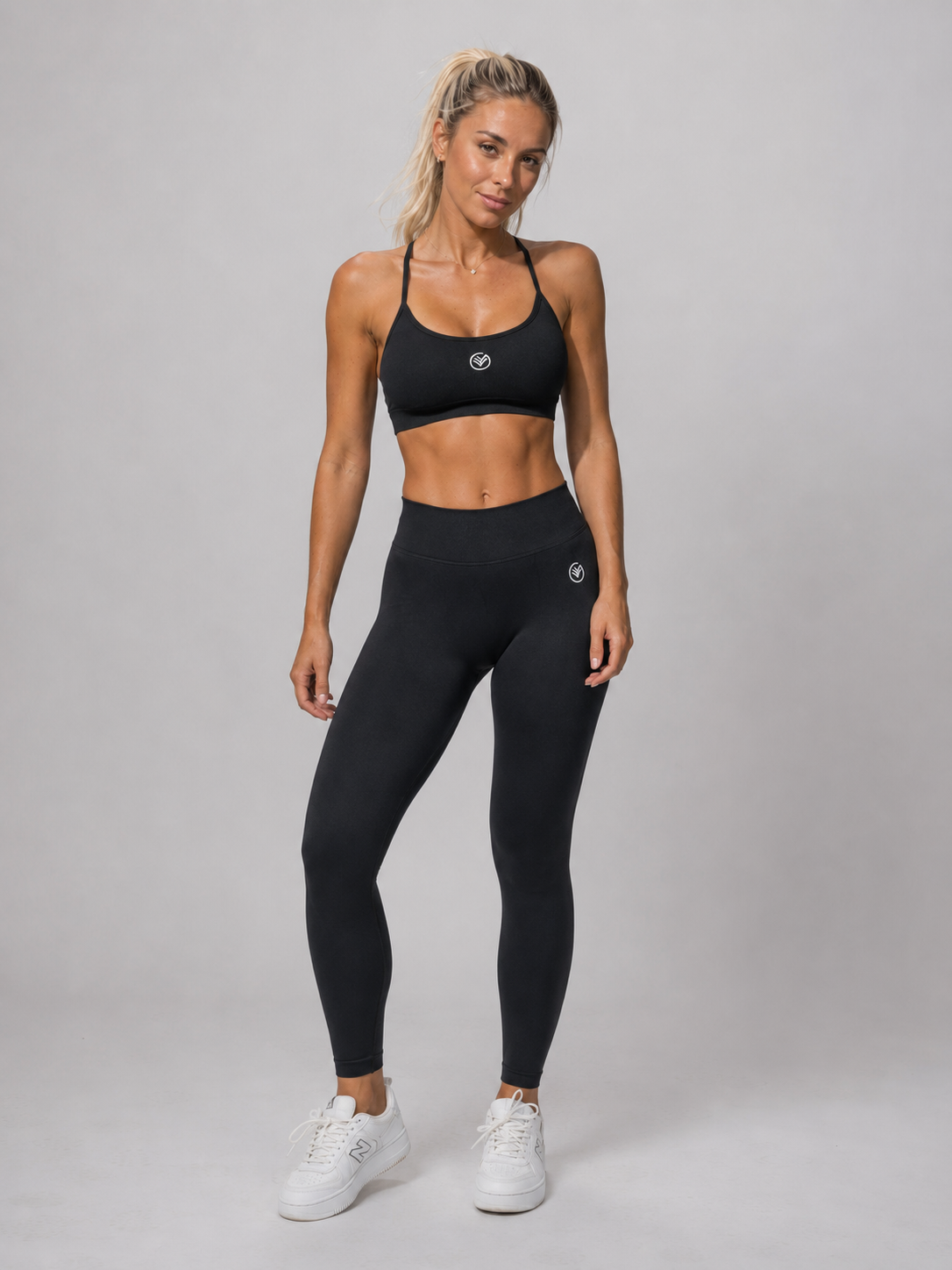 Sujetador cruzado sin costuras y leggings de cintura alta – Negro | Conjunto de gimnasio moldeador | Galvis Sports