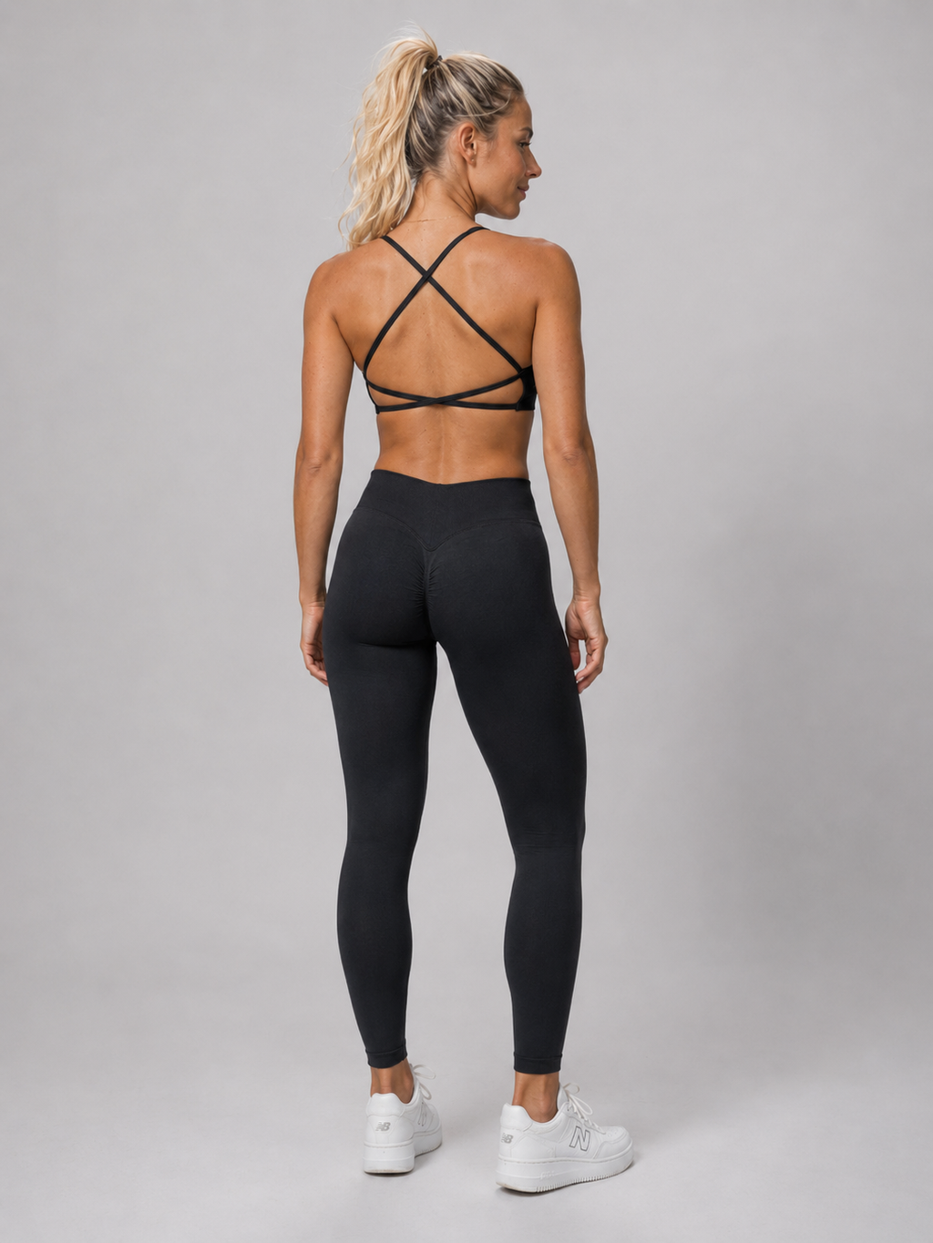 Sujetador cruzado sin costuras y leggings de cintura alta – Negro | Conjunto de gimnasio moldeador | Galvis Sports