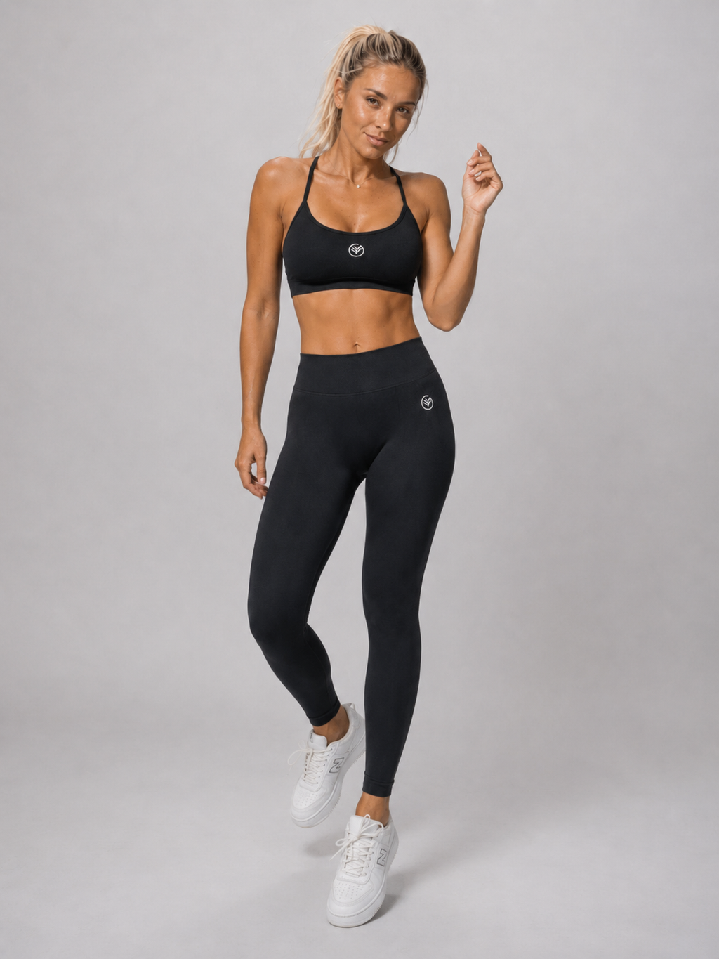 Sujetador cruzado sin costuras y leggings de cintura alta – Negro | Conjunto de gimnasio moldeador | Galvis Sports