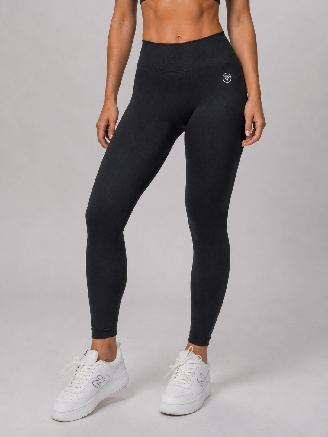 Sujetador cruzado sin costuras y leggings de cintura alta – Negro | Conjunto de gimnasio moldeador | Galvis Sports