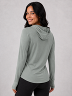 Chaqueta Blanca con Cremallera Signature – Blanco roto | Capa deportiva premium | Galvis Sports