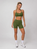 Conjunto de sujetador deportivo sin costuras y shorts de entrenamiento – Verde oscuro | Conjunto de gimnasio moldeador | Galvis Sports