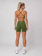 Conjunto de sujetador deportivo sin costuras y shorts de entrenamiento – Verde oscuro | Conjunto de gimnasio moldeador | Galvis Sports