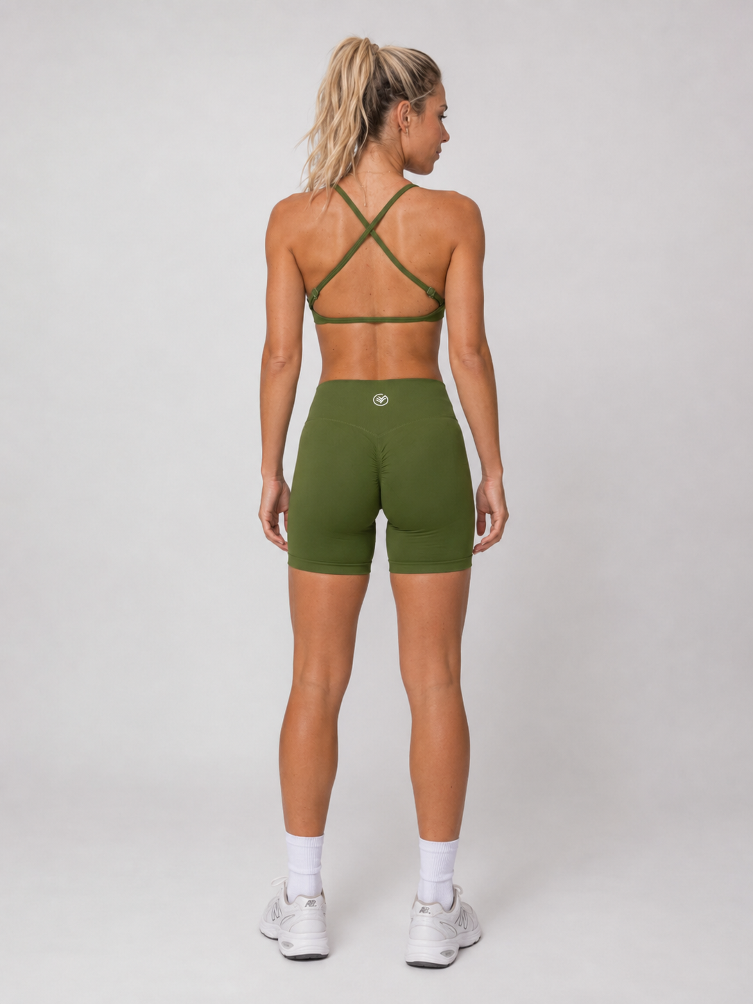 Conjunto de sujetador deportivo sin costuras y shorts de entrenamiento – Verde oscuro | Conjunto de gimnasio moldeador | Galvis Sports