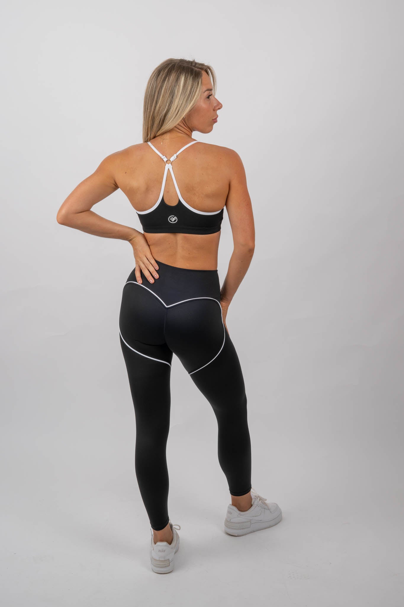 black & white contour set