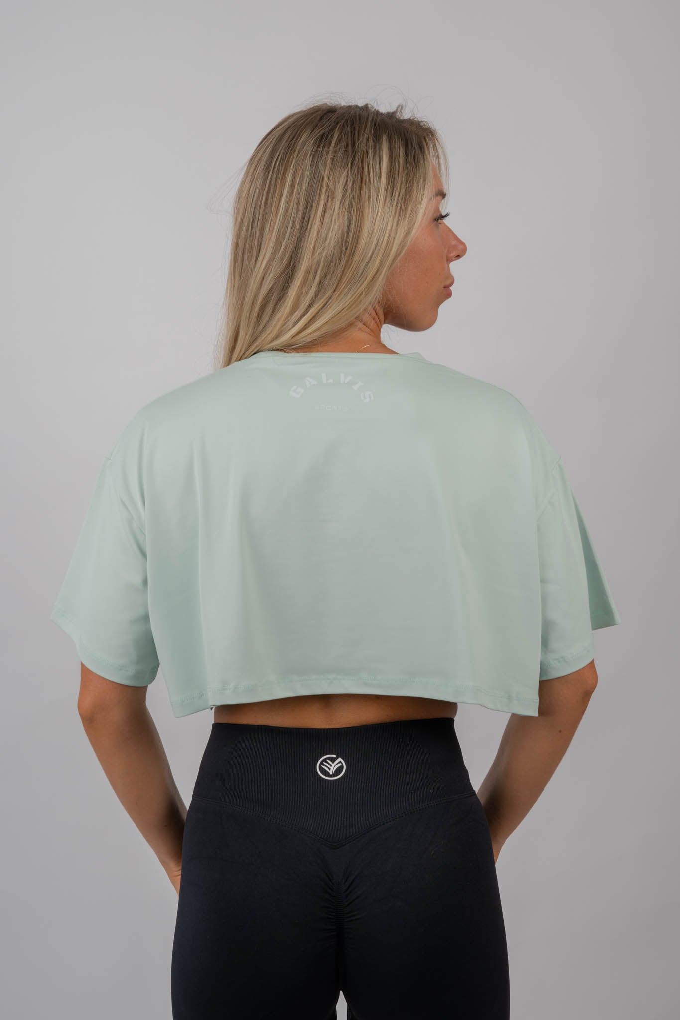 cropped training tee