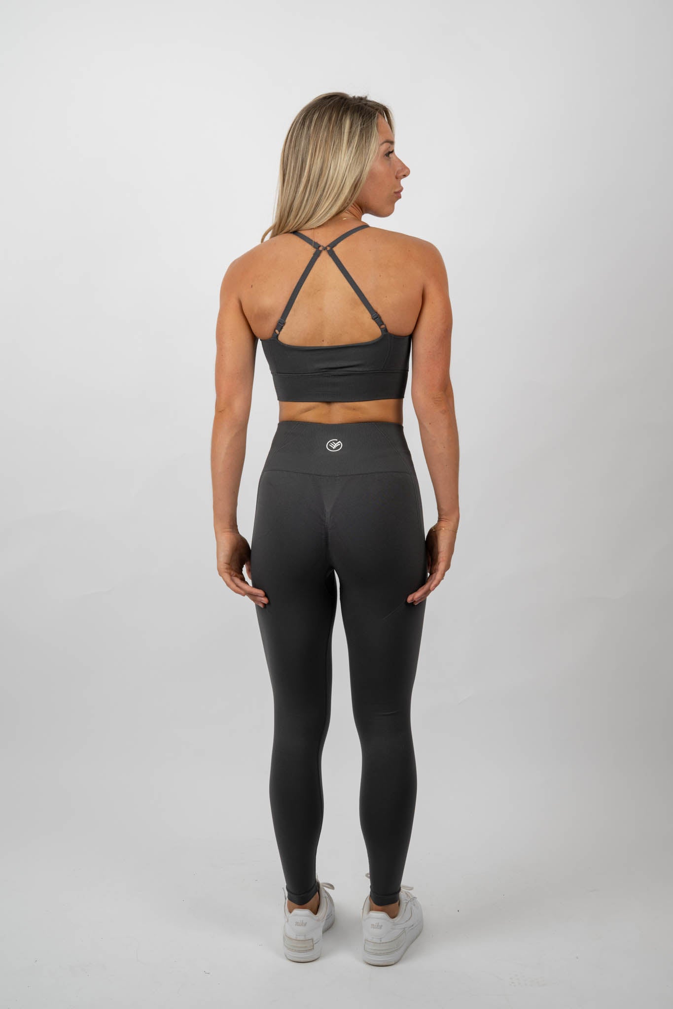 seamless scrunch bra & high-waisted leggings