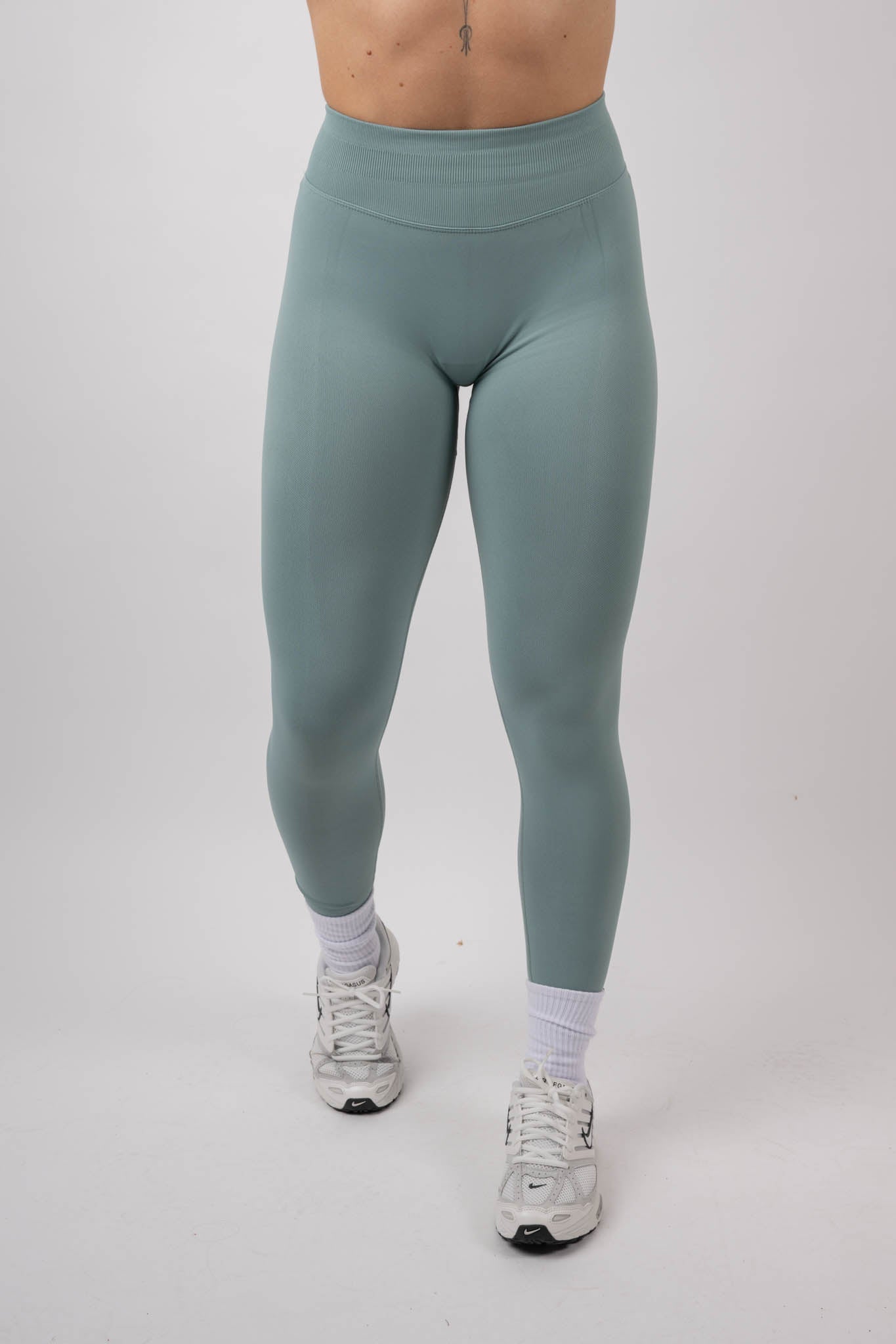 seamless leggings – soft muted green